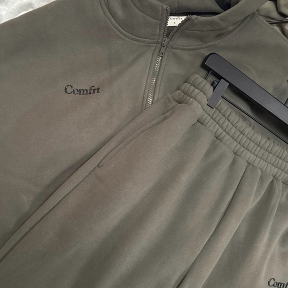 Comfrt Tops - Comfrt MILLSTONE GREEN sweatsuit 
full zip sweatshirt and joggers
